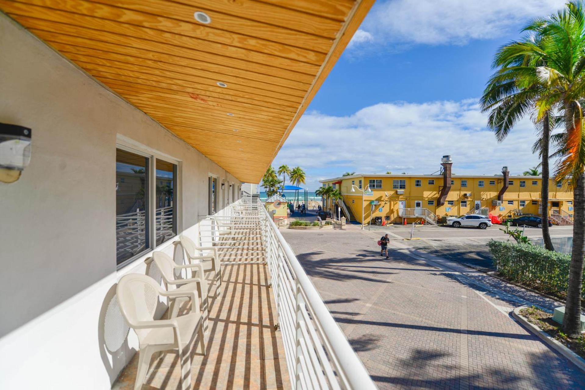 Amazing Balcony Studio At The Beach With Parking -M44 Χόλιγουντ Εξωτερικό φωτογραφία